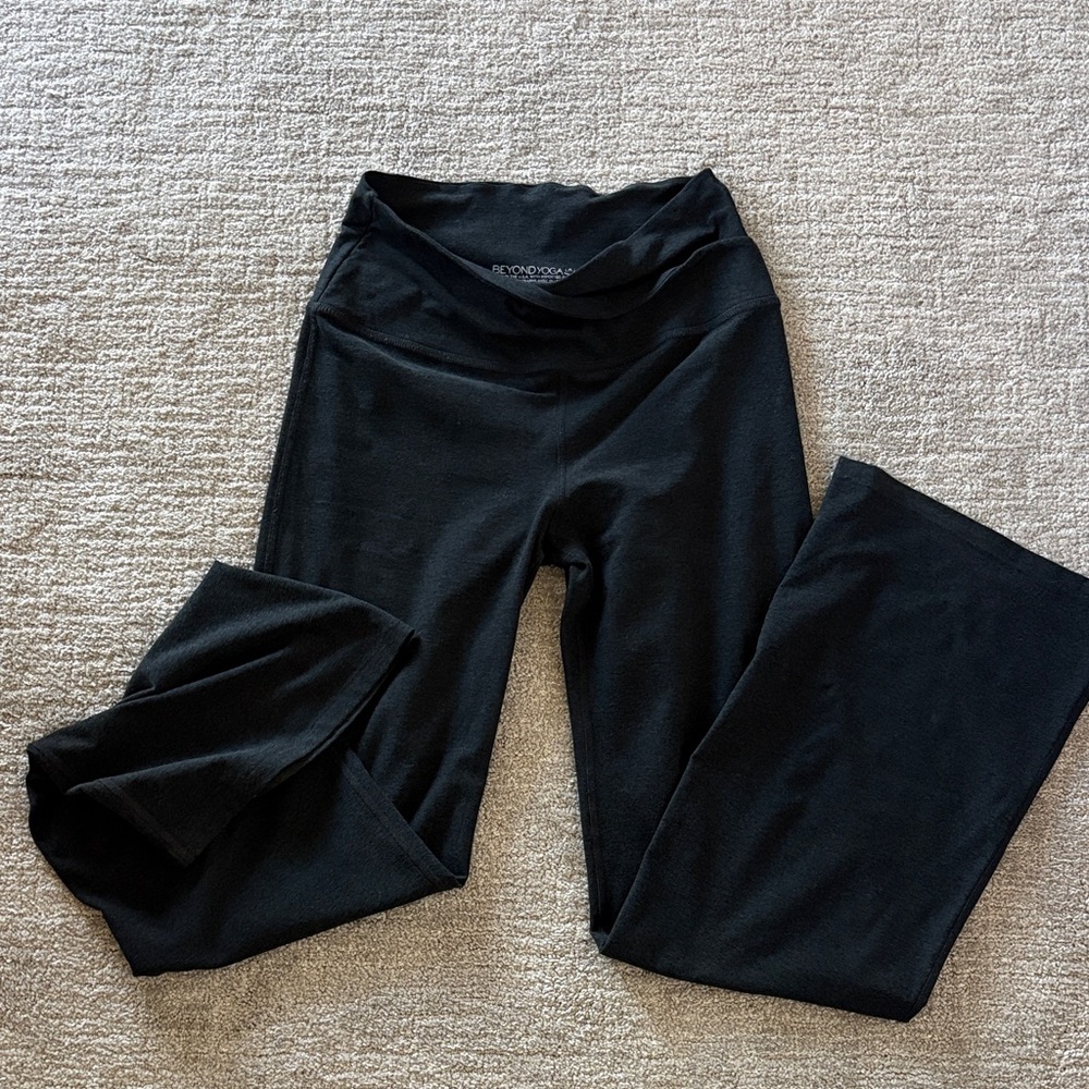 Beyond Yoga super soft flare leggings dark grey